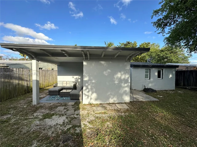 417 NW 14th Way, Fort Lauderdale FL 33311