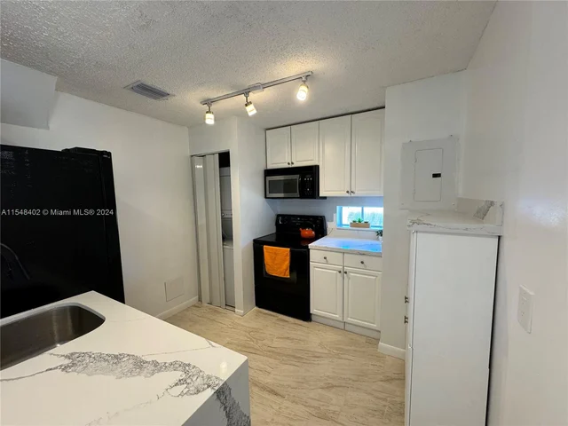 8630 SW 3rd St # 101, Pembroke Pines FL 33025