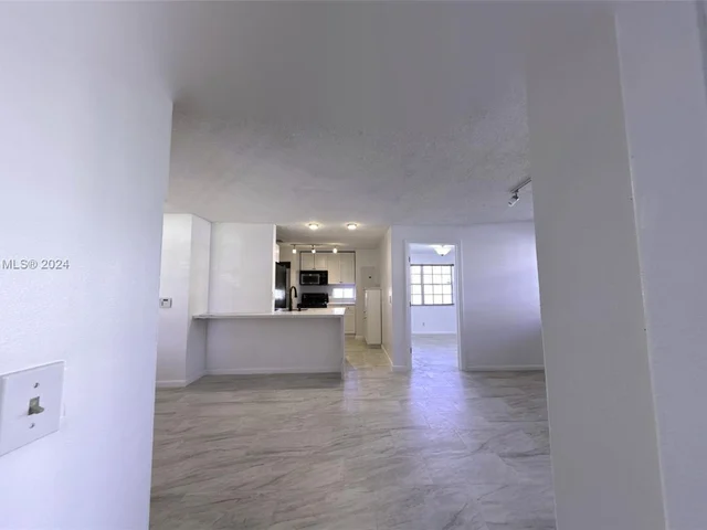 8630 SW 3rd St # 101, Pembroke Pines FL 33025