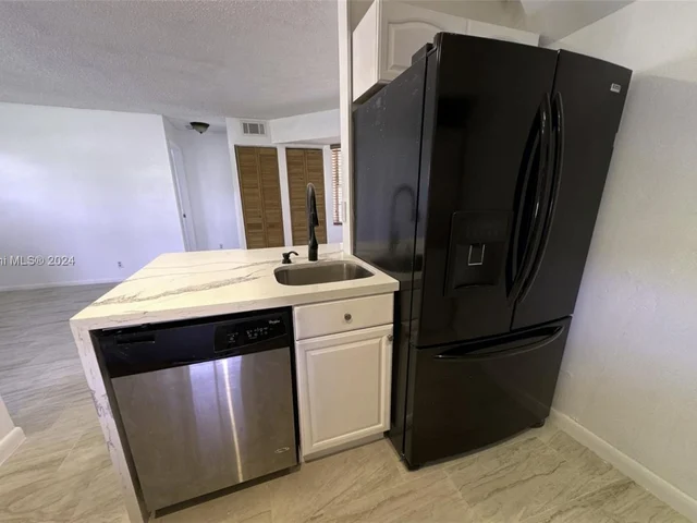 8630 SW 3rd St # 101, Pembroke Pines FL 33025