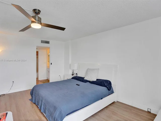 3625 N Country Club Dr # 1404, Aventura FL 33180