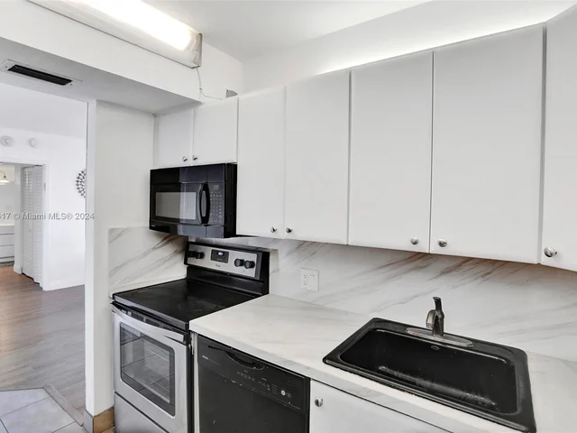 3625 N Country Club Dr # 1404, Aventura FL 33180