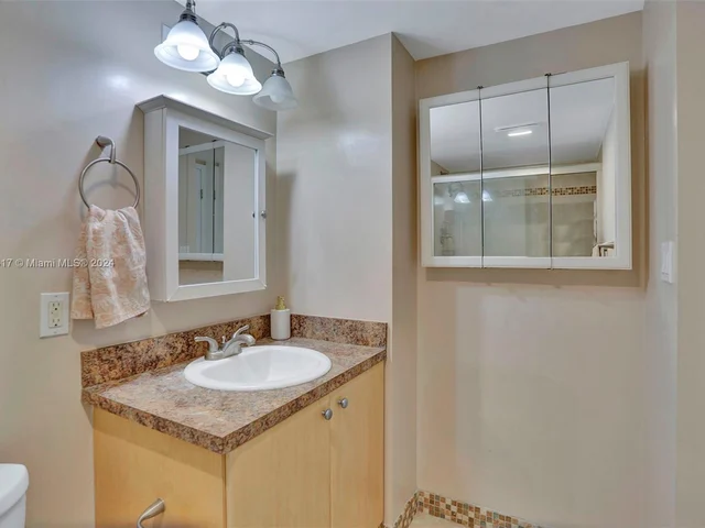 3625 N Country Club Dr # 1404, Aventura FL 33180