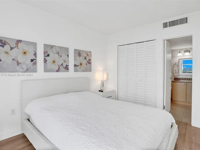 3625 N Country Club Dr # 1404, Aventura FL 33180