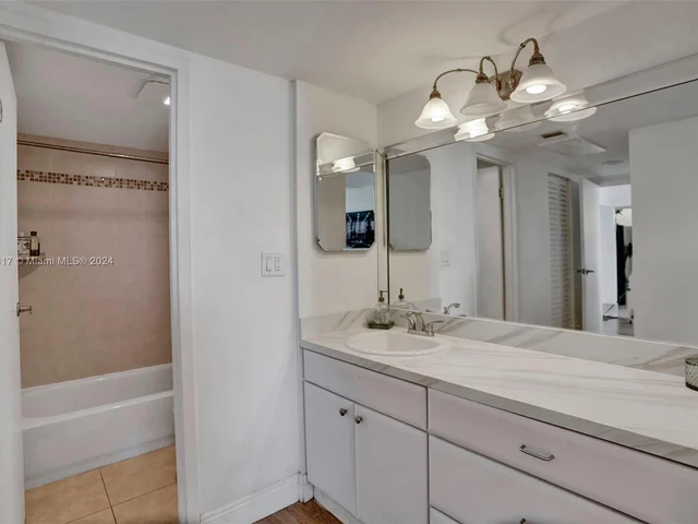 3625 N Country Club Dr # 1404, Aventura FL 33180