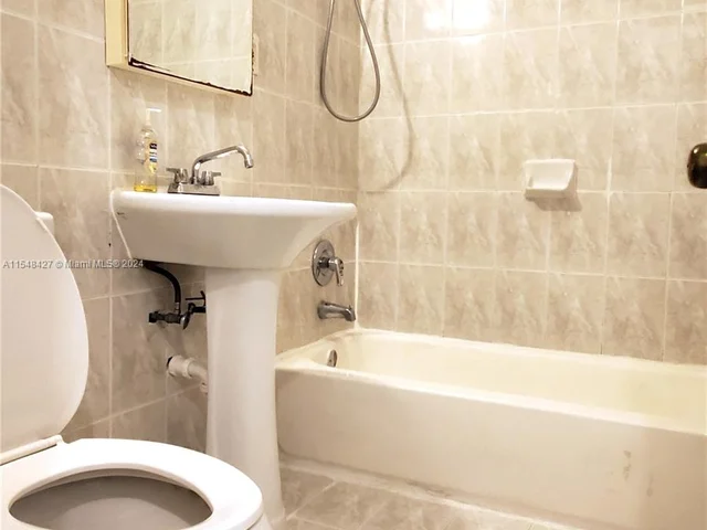 6580 Santona St # A26, Coral Gables FL 33146