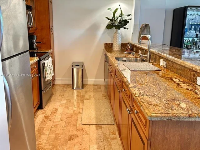 2555 Collins Ave # 307, Miami Beach FL 33140