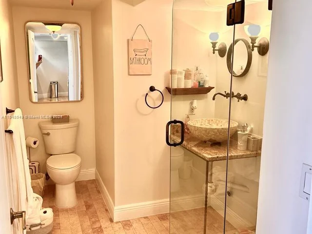 2555 Collins Ave # 307, Miami Beach FL 33140