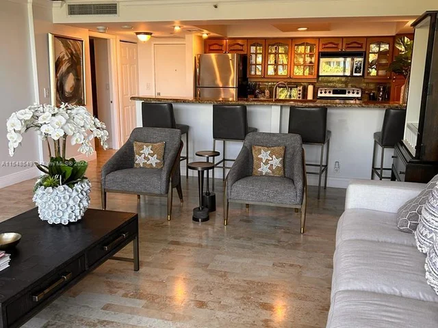 2555 Collins Ave # 307, Miami Beach FL 33140