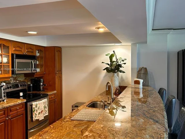 2555 Collins Ave # 307, Miami Beach FL 33140