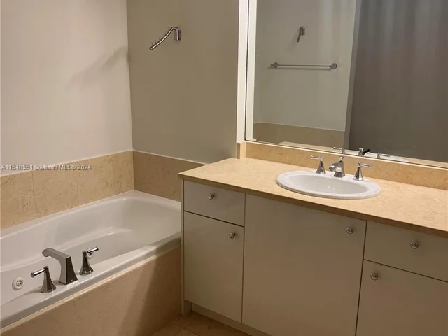 19900 E Country Club Dr # 714, Aventura FL 33180