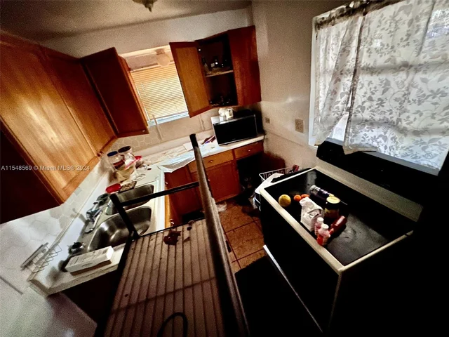 2210 NW 154th St, Miami Gardens FL 33054