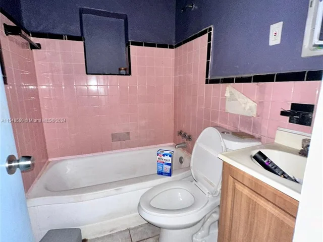 2210 NW 154th St, Miami Gardens FL 33054