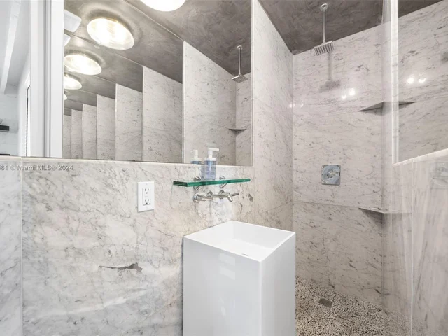 739 2nd St # o, Miami Beach FL 33139