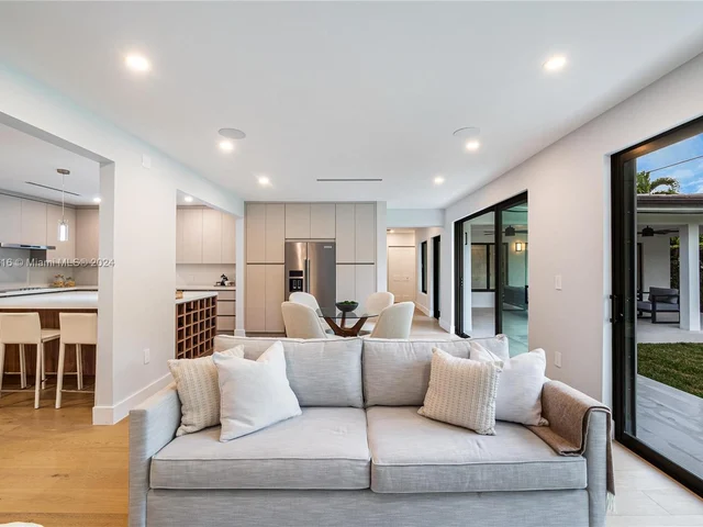 1519 Robbia Ave, Coral Gables FL 33146