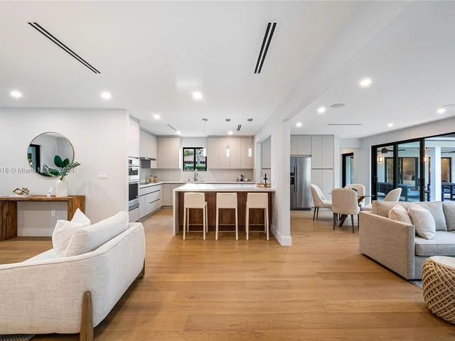 1519 Robbia Ave, Coral Gables FL 33146