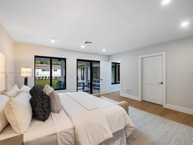 1519 Robbia Ave, Coral Gables FL 33146