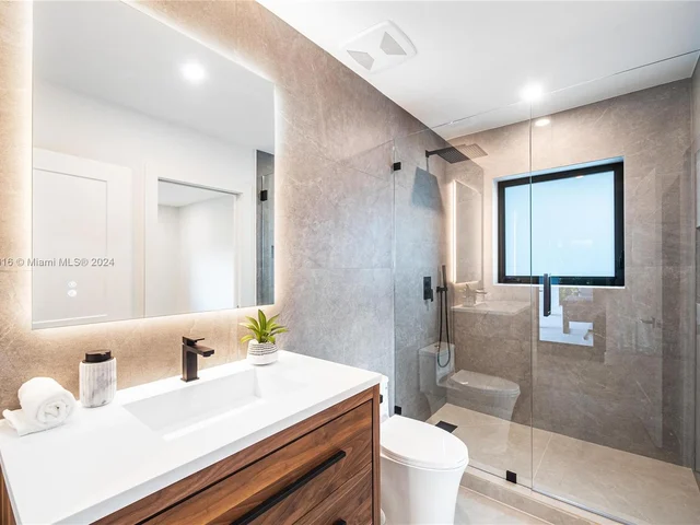 1519 Robbia Ave, Coral Gables FL 33146