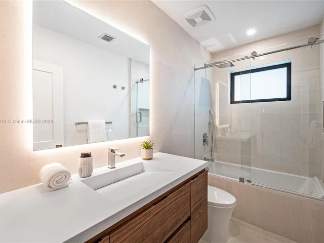 1519 Robbia Ave, Coral Gables FL 33146