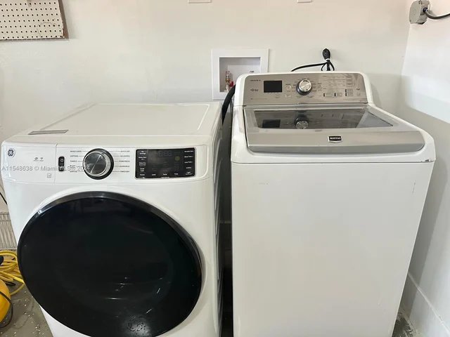 7472 NW 169th Ln, Hialeah FL 33015