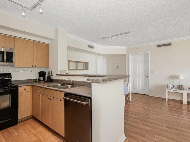 1900 Van Buren St # 408B, Hollywood FL 33020