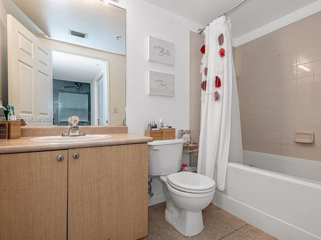 1900 Van Buren St # 408B, Hollywood FL 33020