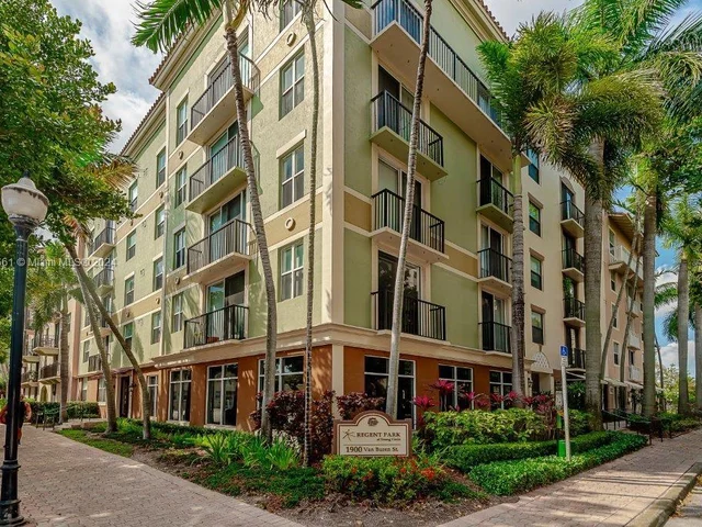 1900 Van Buren St # 408B, Hollywood FL 33020