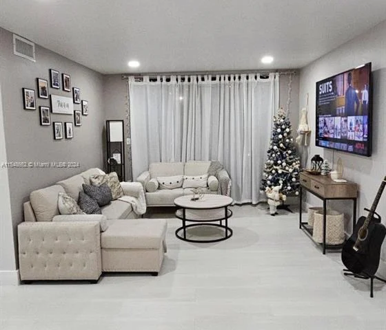 8201 NW 8th St # 209, Miami FL 33126