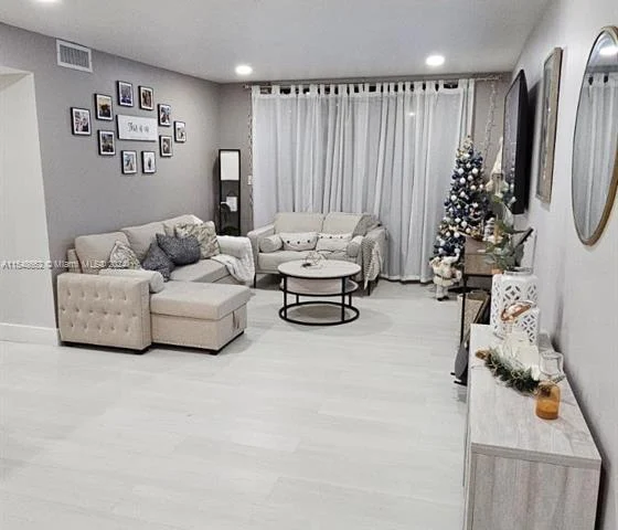 8201 NW 8th St # 209, Miami FL 33126