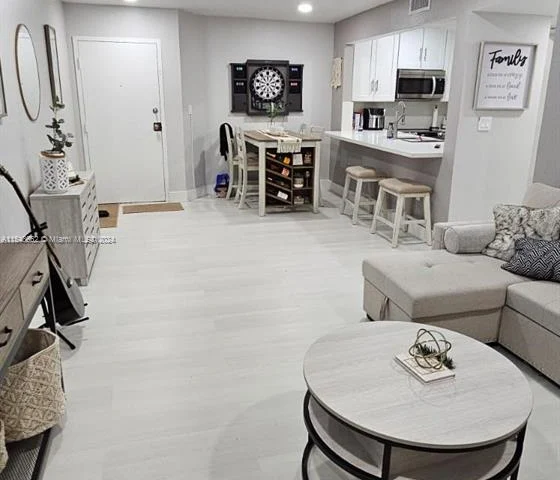 8201 NW 8th St # 209, Miami FL 33126