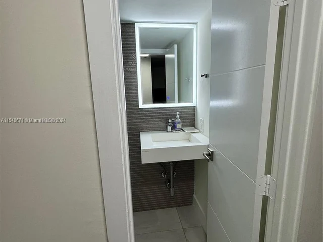 1228 West Ave # 211, Miami Beach FL 33139