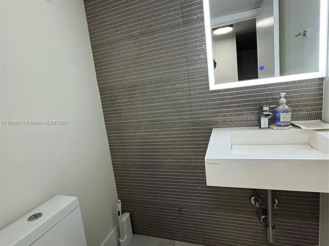 1228 West Ave # 211, Miami Beach FL 33139