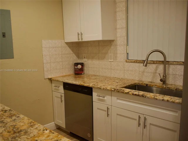 189 Lakeview Dr # 202, Weston FL 33326