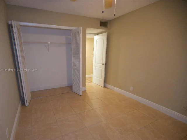 189 Lakeview Dr # 202, Weston FL 33326