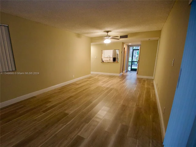 189 Lakeview Dr # 202, Weston FL 33326