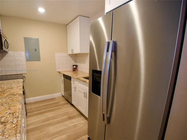 189 Lakeview Dr # 202, Weston FL 33326