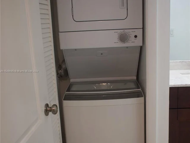 189 Lakeview Dr # 202, Weston FL 33326