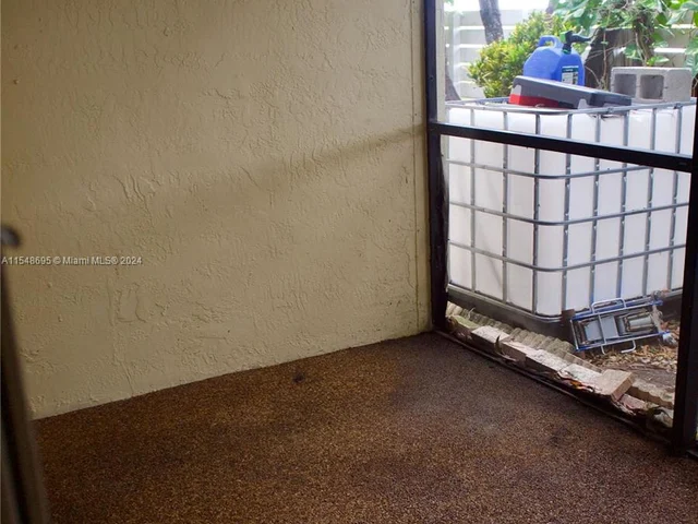 189 Lakeview Dr # 202, Weston FL 33326