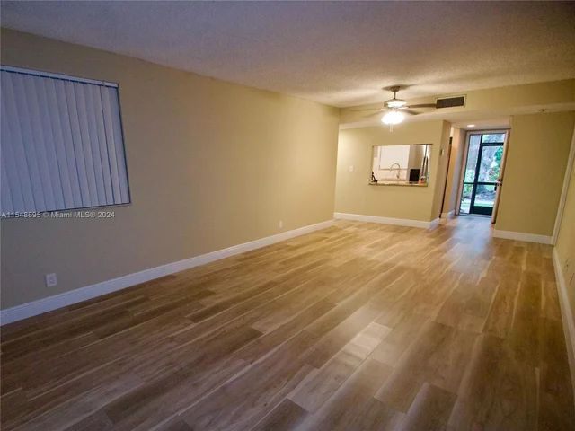 189 Lakeview Dr # 202, Weston FL 33326