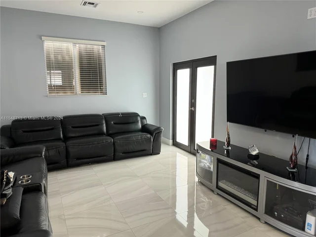 6465 SW 33rd St, Miami FL 33155