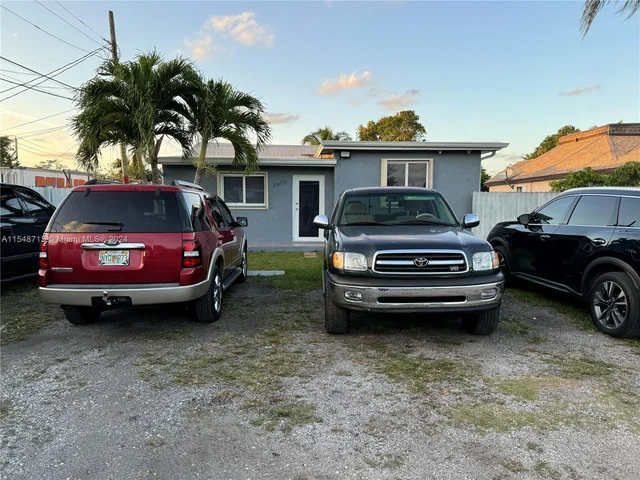 6465 SW 33rd St, Miami FL 33155