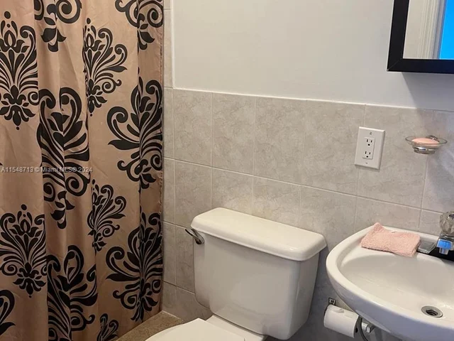 6465 SW 33rd St, Miami FL 33155