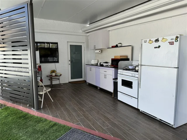 6465 SW 33rd St, Miami FL 33155