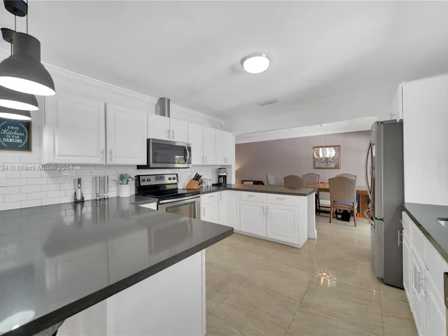 3415 SW 108th Ct, Miami FL 33165