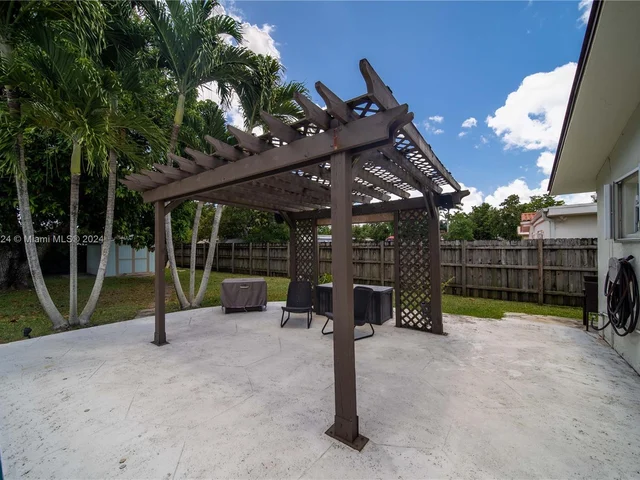 3415 SW 108th Ct, Miami FL 33165