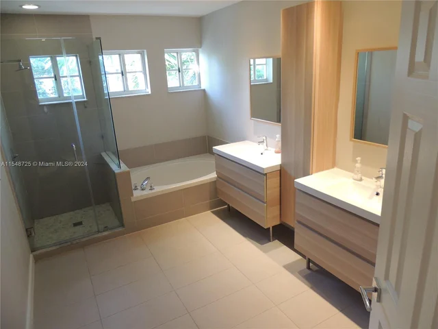 10813 NW 53rd Ln, Doral FL 33178