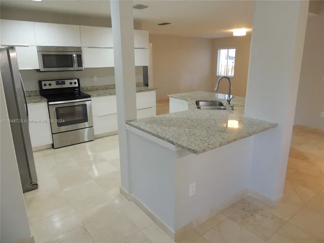 10813 NW 53rd Ln, Doral FL 33178