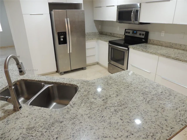 10813 NW 53rd Ln, Doral FL 33178