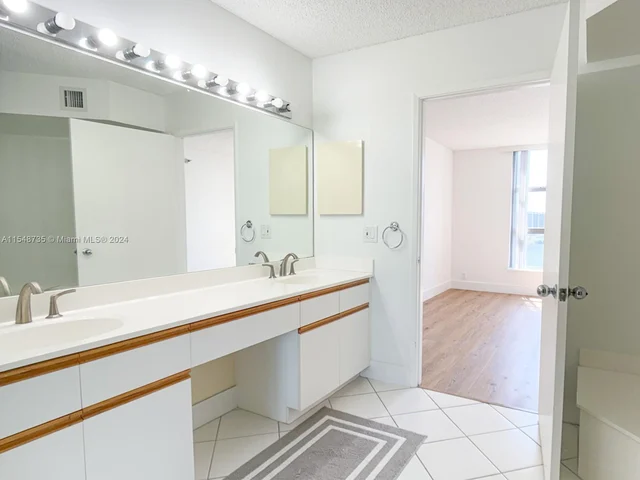 3400 NE 192nd St # 1404, Aventura FL 33180