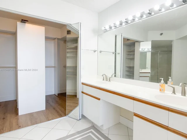 3400 NE 192nd St # 1404, Aventura FL 33180